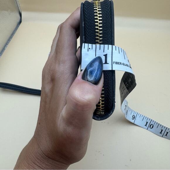 AWST International Women’s Black Horsebit Graphic Zip Around Long Wallet - Picture 5 of 7